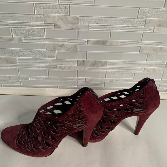 Nine West Plum Suede Heels W/Zip Closure - Picture 2 of 6